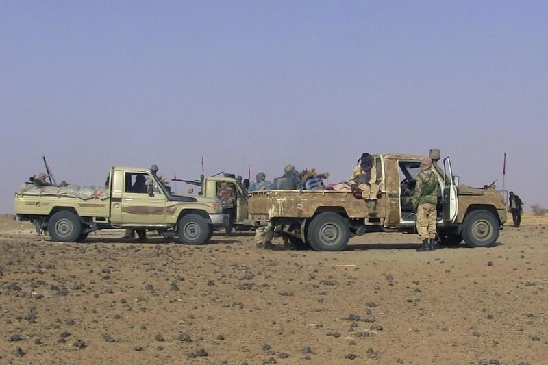 © Reuters. اشتباكات بين جماعات مسلحة في مالي قرب الحدود مع الجزائر