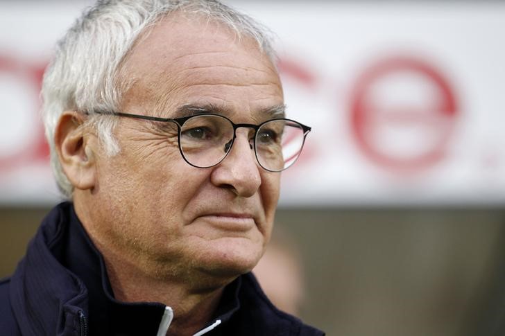 © Reuters. Técnico do Leicester City, Claudio Ranieri, durante partida na Inglaterra