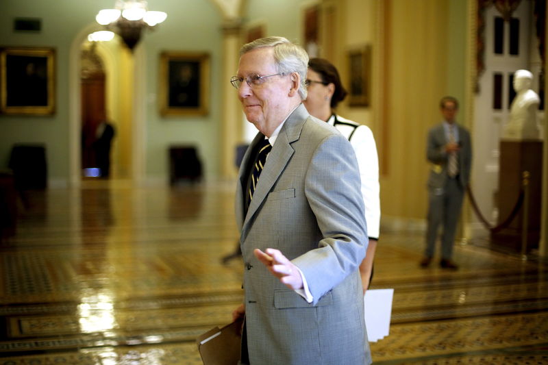 © Reuters. Líder da maioria republicana do Senado, Mitch McConnell, no Capitólio, em Washington