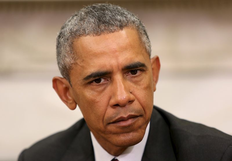 © Reuters. US President Obama listens to Saudi King Salman bin Abdulaziz in Oval Office of White House in Washington