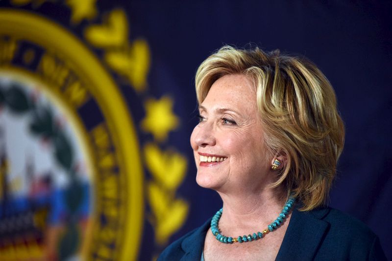 © Reuters. U.S. Democratic presidential candidate Hillary Clinton listens during the Community Forum on Substance Abuse at The Boys and Girls Club of America campaign event in Laconia