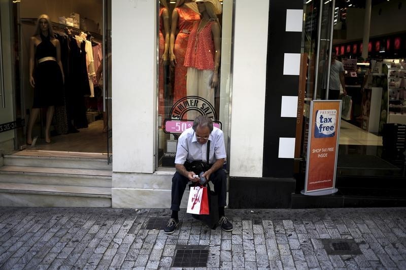 © Reuters. Zona euro evalúa limitar el coste del pago de la deuda de Grecia 