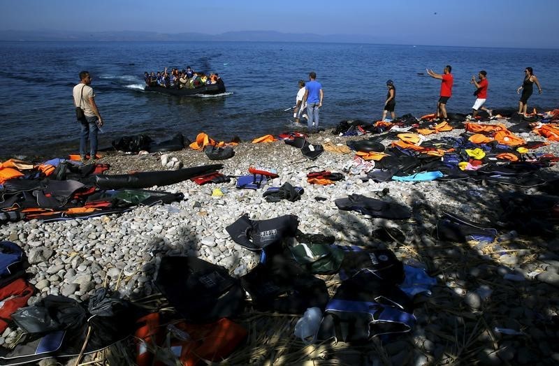 © Reuters. منظمة الهجرة: أكثر من 473 ألف مهاجر عبروا المتوسط إلى أوروبا هذا العام