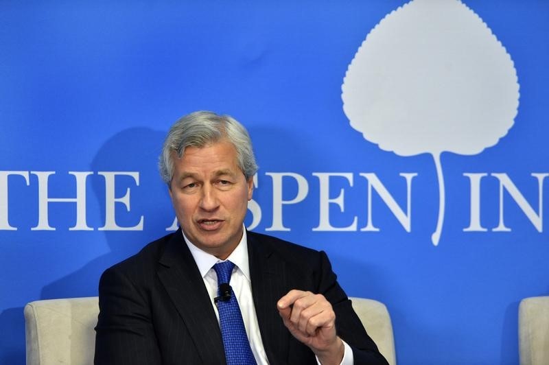 © Reuters. JPMorgan Chairman and CEO Jamie Dimon speaks at the Aspen Institute's "Closing the Workforce Skills Gap" seminar