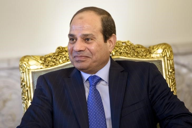 © Reuters. وكالة:الحكومة المصرية الجديدة تؤدي اليمين الدستورية أمام الرئيس السيسي