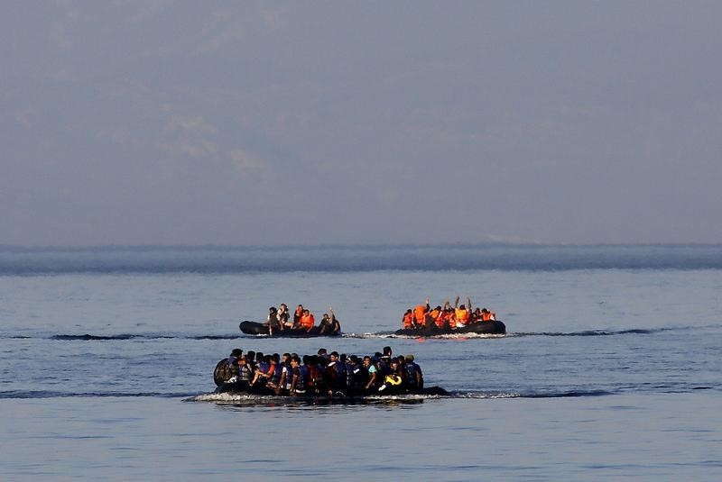 © Reuters. Una niña muere y 13 personas desaparecen en el mar cerca de Grecia