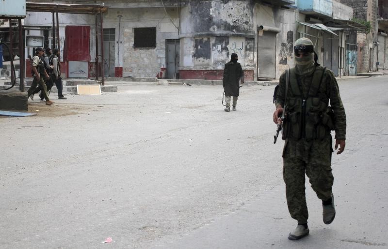 © Reuters. المرصد: مسلحون يعدمون 56 من قوات الحكومة السورية في قاعدة جوية