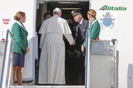 © Reuters. El Papa Francisco viaja a Cuba en medio de distensión con EEUU