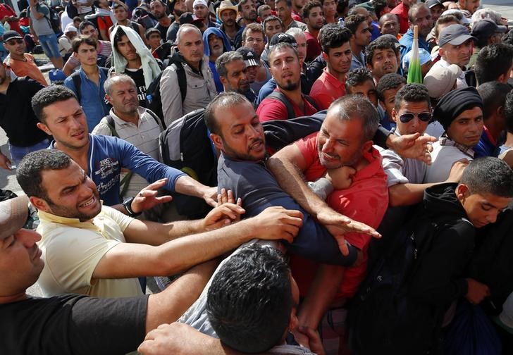 © Reuters. بلغاريا تحتجز 137 مهاجرا في وسط صوفيا