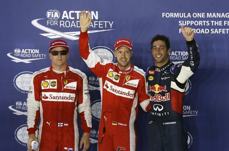 © Reuters. Sebastian Vettel se asegura la 'pole' para Gran Premio de Singapur