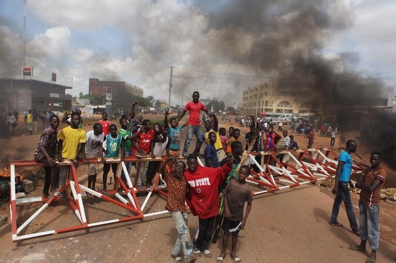 © Reuters. احتجاجات مناهضة للانقلاب في بوركينا فاسو ومحادثات بشأن الازمة