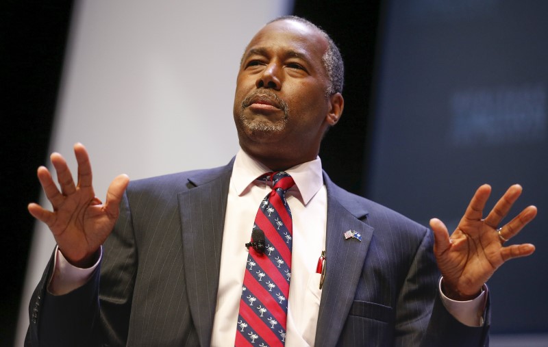 © Reuters. U.S. Republican candidate Dr. Ben Carson speaks during the Heritage Action for America presidential candidate forum in Greenville