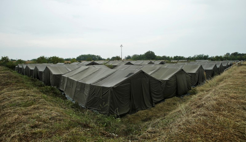 © Reuters. Hungría se dispone a sellar el acceso al país en frontera con Croacia