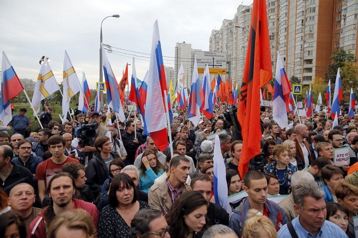 © Reuters. تجمعات حاشدة معارضة في موسكو للمطالبة بانتخابات نزيهة