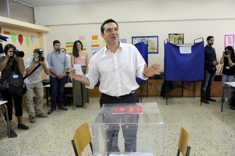 © Reuters. مصدر: حزب سيريزا اليساري سيشكل حكومة في اليونان خلال ثلاثة ايام