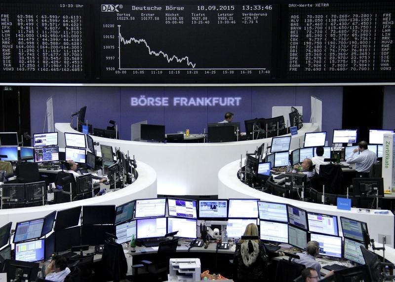 © Reuters. La sala operativa della borsa di Francoforte 
