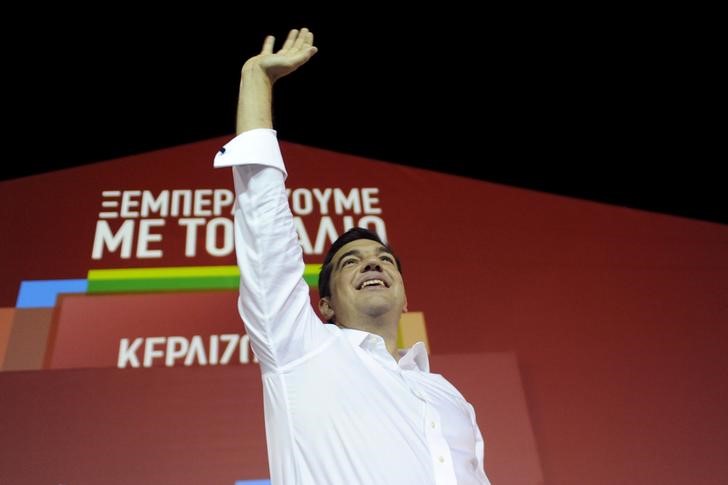 © Reuters. مصدر: تسيبراس يؤدي اليمين يوم الاثنين رئيسا لوزراء اليونان