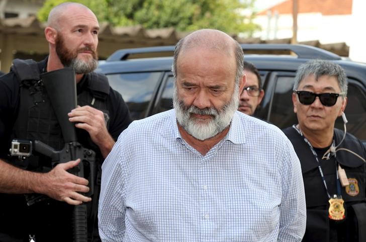 © Reuters. Ex-tesoureiro do PT João Vaccari Neto após ser preso pela PF, em Curitiba 