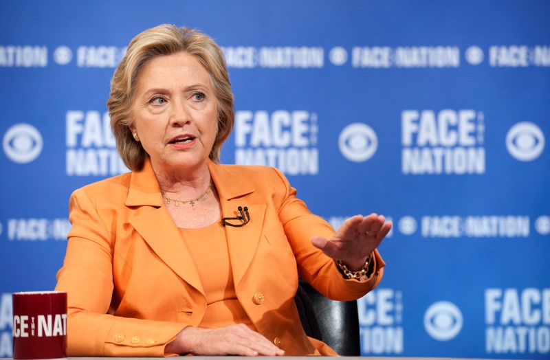 © Reuters. Democratic Presidential Candidate Hillary Clinton speaks on "Face the Nation" with John Dickerson, in Washington