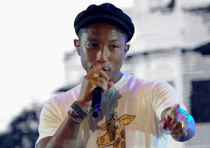 © Reuters. Cantor Pharrell Williams durante show em Cingapura