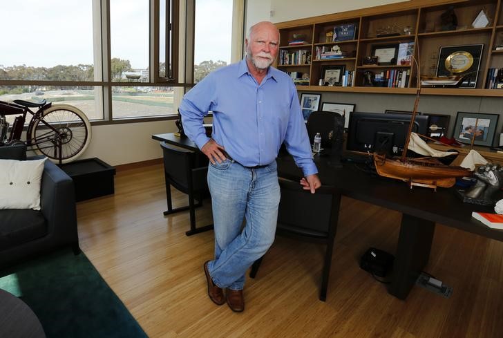 © Reuters. Genetic researcher Craig Venter is pictured in his office in La Jolla