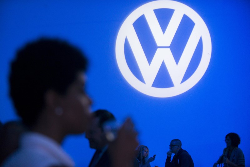 © Reuters. La presentazione della nuova Volkswagen Passat a Brooklyn, New York, ieri