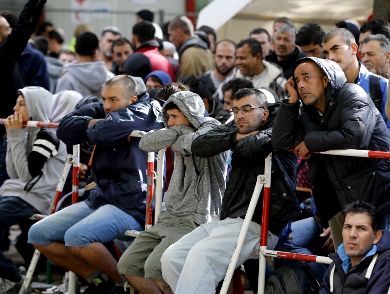 © Reuters. Imigrantes em fila para registro em Berlim