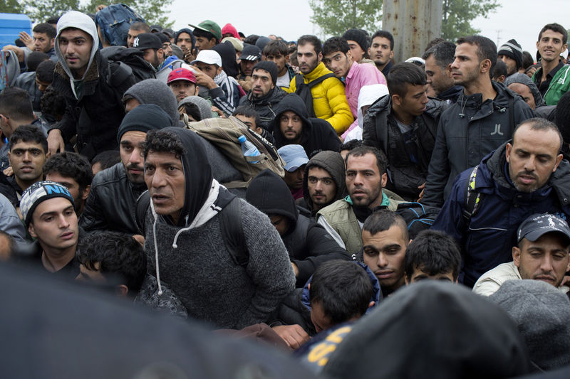 © Reuters. Imigrantes em Opatovac, na Croácia