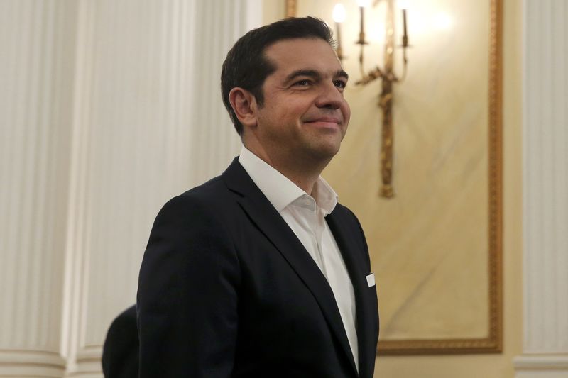 © Reuters. Leftist Syriza leader and winner of Greek general election Alexis Tsipras smiles during a swearing in ceremony at the presidential palace in Athens