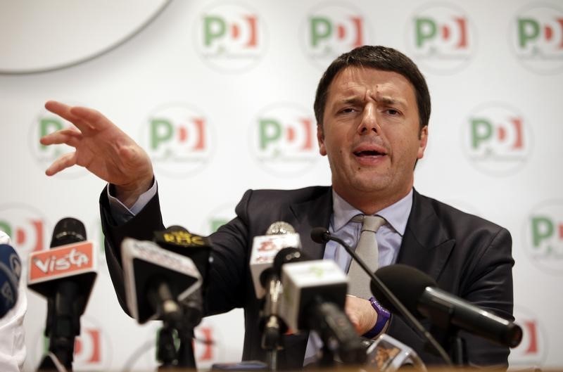 © Reuters. Il presidente del Consiglio e leader del Pd Matteo Renzi