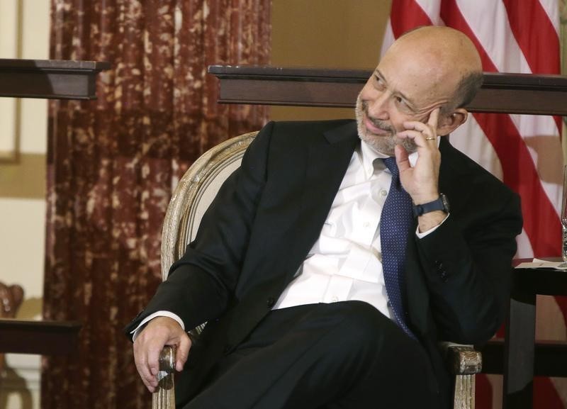 © Reuters. Goldman Sachs Chairman and CEO, Lloyd Blankfein, waits to speak at the 10,000 Women/State Department Entrepreneurship Program at the State Department in Washington