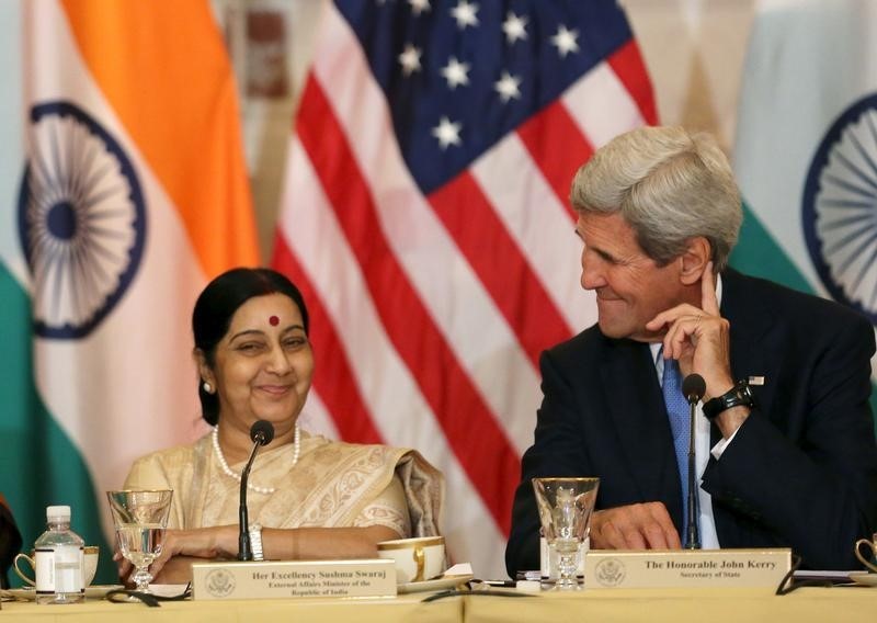 © Reuters. US Secretary of State Kerry chats with Indian minister Swaraj at US-India Strategic & Commercial Dialogue at the State Department in Washington