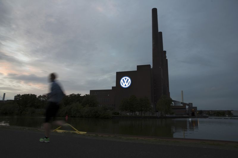 © Reuters. POSITION INTENABLE POUR MARTIN WINTERKORN À LA TÊTE DE VW