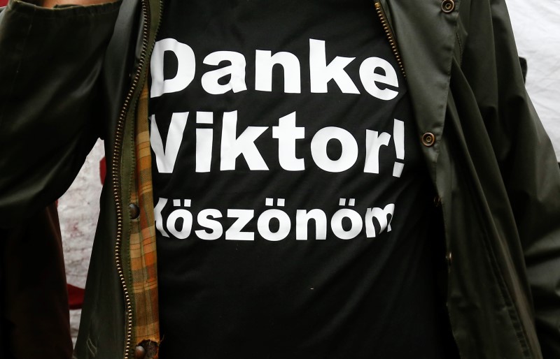 © Reuters. A supporter of the Hungarian PM Orban, wearing a shirt with a slogan reading "Thank you Viktor!", stands during a CSU party event in Kloster Banz near Bad Staffelstein