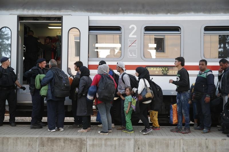 © Reuters. Croacia y Serbia restablecen tránsito de personas, pero no de mercancía