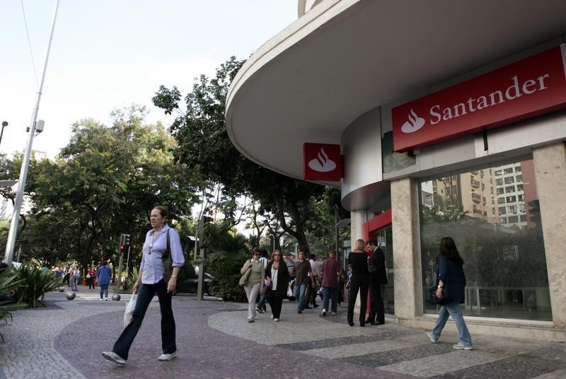 © Reuters. Agência do banco Santander no Leblon, no Rio de Janeiro