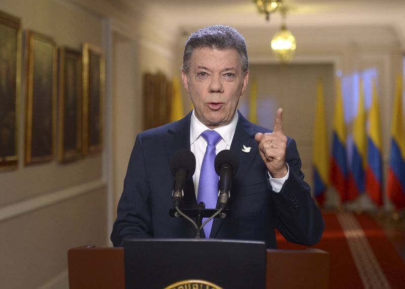 © Reuters. Presidente da Colômbia, Juan Manuel Santos, em pronunciamento na TV