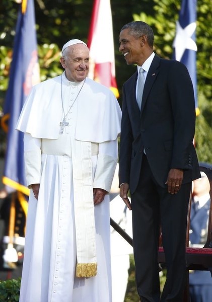© Reuters. البابا يحث الولايات المتحدة على المساعدة في مكافحة تغير المناخ