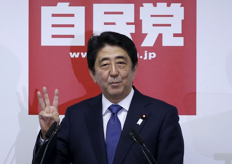 © Reuters. SHINZO ABE VEUT AUGMENTER LE PIB DU JAPON DE 25%