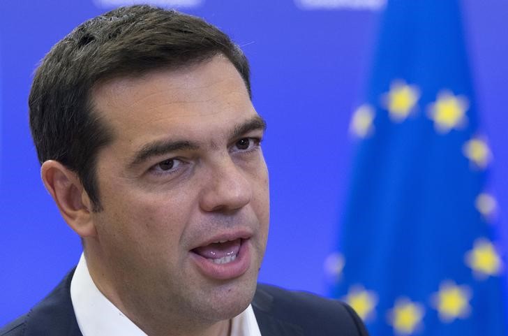 © Reuters. Greek Prime Minister Alexis Tsipras answers reporters' questions at the end of a European Union leaders extraordinary summit on the migrants crisis in Brussels