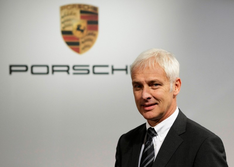 © Reuters. File photo of Mueller CEO of Porsche AG and Executive Board Member of Porsche Automobil Holding SE arriving for the company's annual news conference in Stuttgart