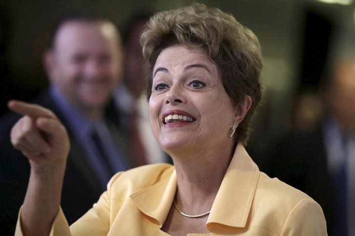 © Reuters. Presidente Dilma Rousseff gesticula durante entrevista coletiva após evento no Palácio do Planalto, em Brasília