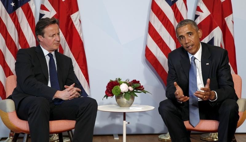 © Reuters. أوباما وكاميرون يناقشان أزمة اللاجئين والصراع السوري هاتفيا