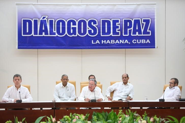 © Reuters. Autoridades durante entrevista em Havana