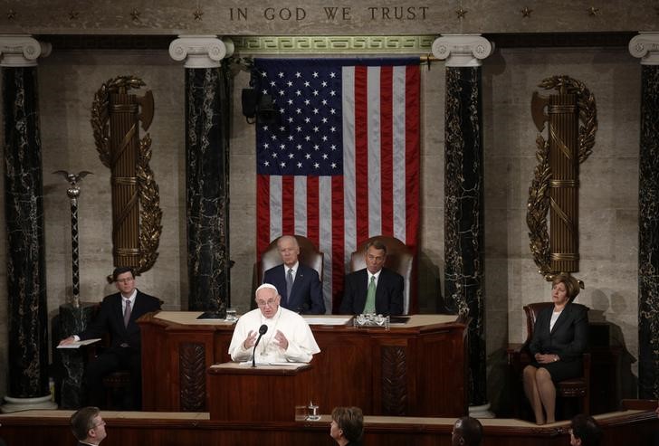 © Reuters. El Papa pide al Congreso de EEUU a rechazar "actitud hostil" a la inmigración