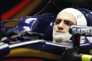 © Reuters. Carlos Sainz lidera por primera vez una sesión de entrenamientos de Fórmula 1