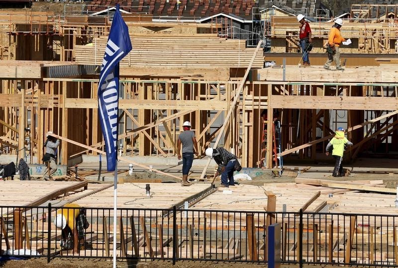 © Reuters. Funcionários trabalhando em construção, um dos setores que mais fortes no último trimestre, na Califórnia