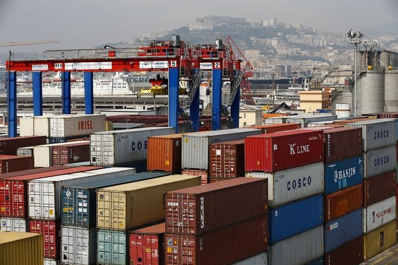 © Reuters. Containers are seen at Naples harbour