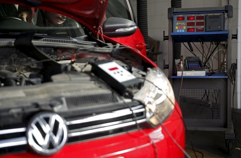 © Reuters. Volkswagen car is pictured during a test at a technical and testing centre in Zenica