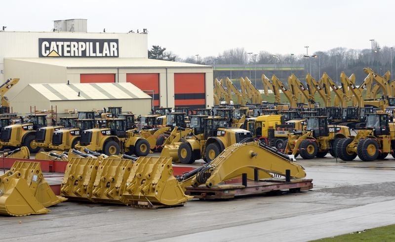 © Reuters. Caterpillar excavator machines are seen at a factory in Gosselies